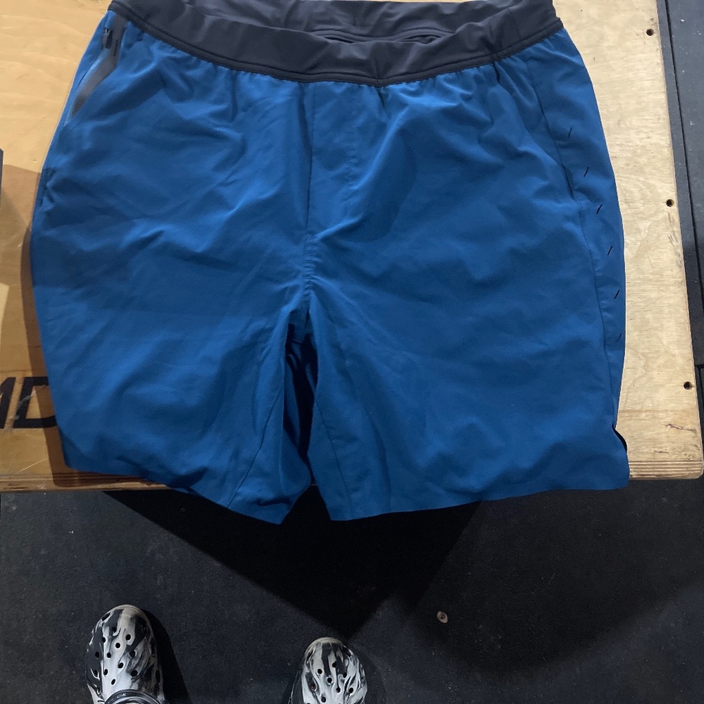 Ten thousand interval shorts 7” built in liner